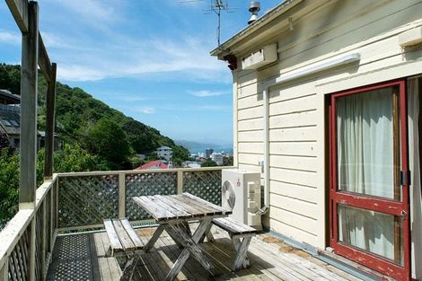 Photo of property in 90 Glenmore Street, Northland, Wellington, 6012