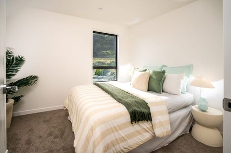 Photo of property in 92 Ara Paiwhenua, Tawa, Wellington, 5028