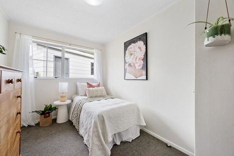 Photo of property in 10 Pimlico Place, Newlands, Wellington, 6037