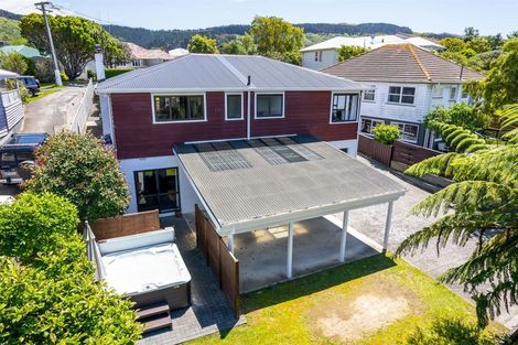 Photo of property in 21 Kereru Bend, Tawa, Wellington, 5028