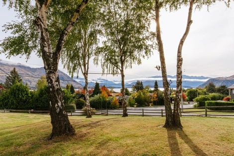 Photo of property in 3 Beech Street, Wanaka, 9305