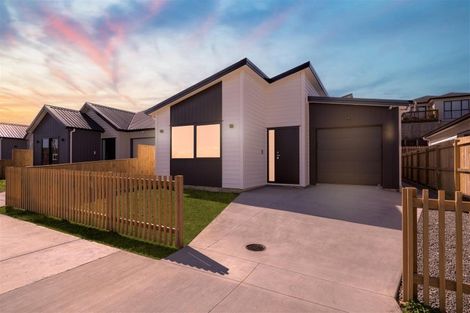 Photo of property in 21 Whakairo Crescent, Gulf Harbour, 0930