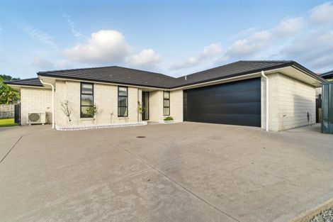 Photo of property in 35 Ballintoy Park Drive, Welcome Bay, Tauranga, 3175