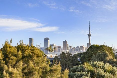 Photo of property in 66 Mcbreen Avenue, Northcote, Auckland, 0627