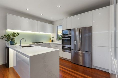Photo of property in 2/51 Beach Road, Mellons Bay, Auckland, 2014