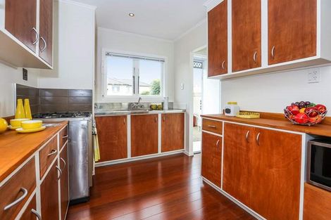 Photo of property in 14 Mackenzie Street, Te Atatu South, Auckland, 0610