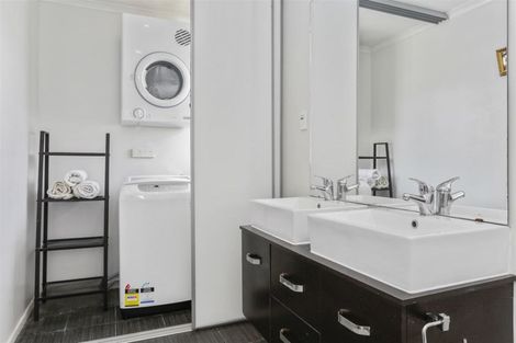 Photo of property in 22 Rewarewa Road, Te Atatu Peninsula, Auckland, 0610