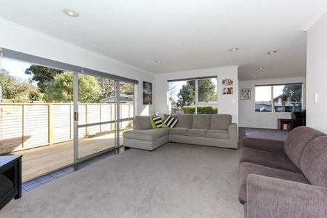 Photo of property in 5a Ambury Place, Merrilands, New Plymouth, 4312