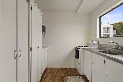 Photo of property in 2/148 Sunset Road, Unsworth Heights, Auckland, 0632