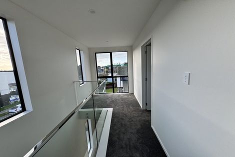 Photo of property in 24 Tomintoul Place, Highland Park, Auckland, 2010