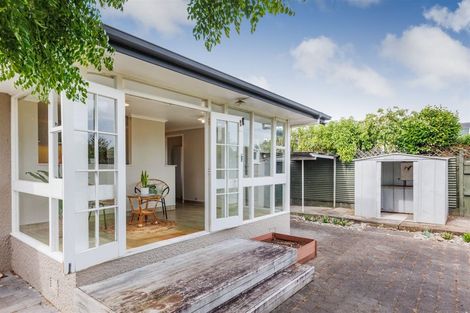 Photo of property in 28 Sheffield Street, Awapuni, Palmerston North, 4412