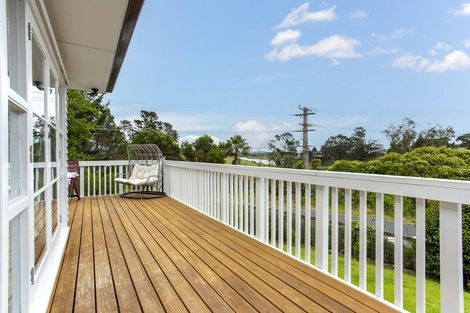 Photo of property in 11 Mangakura Road, Helensville, 0800