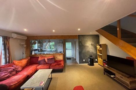 Photo of property in 30b Cheltenham Terrace, Newlands, Wellington, 6037