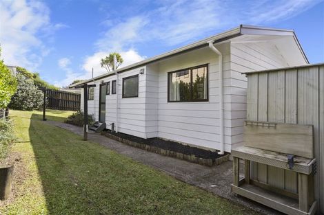 Photo of property in 8 Brookfield Road, Te Atatu Peninsula, Auckland, 0610