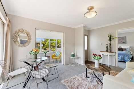 Photo of property in 1/3 Tallington Crescent, Torbay, Auckland, 0630