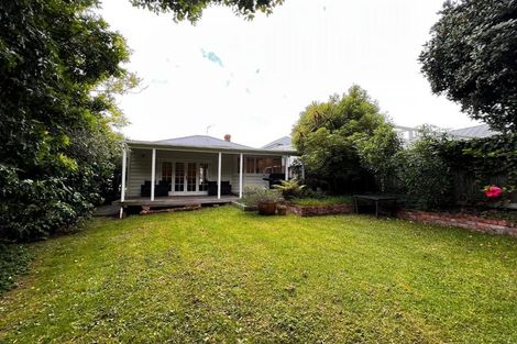 Photo of property in 25 Shoal Bay Road, Devonport, Auckland, 0624