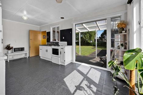 Photo of property in 42 Puriri Street, Hawera, 4610