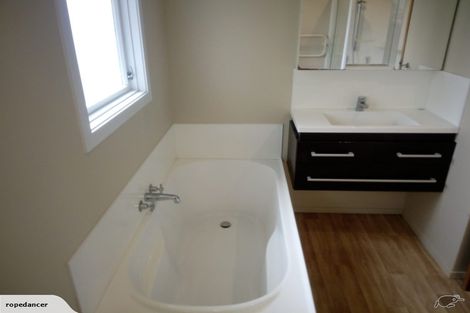 Photo of property in 20 Jane Grove, Paparangi, Wellington, 6037