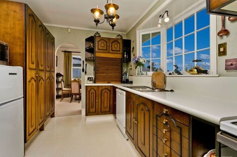 Photo of property in 13 Kennedy Avenue, Forrest Hill, Auckland, 0620