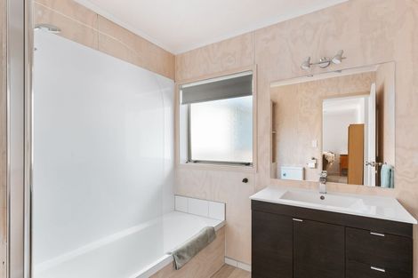 Photo of property in 4 Beach Grove, Omokoroa, 3114