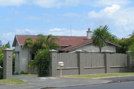 Photo of property in 1/305 Lake Road, Hauraki, Auckland, 0622