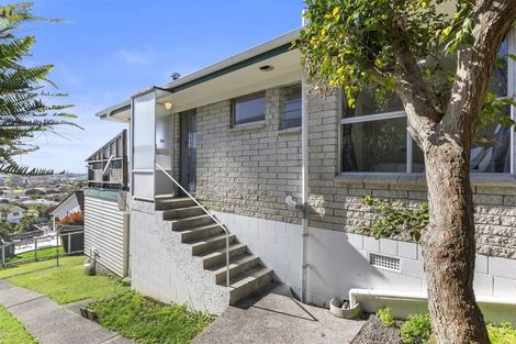 Photo of property in 2/8 Havana Place, Glenfield, Auckland, 0629