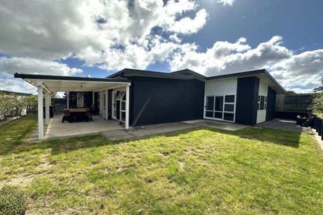 Photo of property in 15 Monaco Grove, Fitzherbert, Palmerston North, 4410