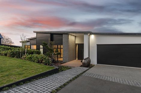 Photo of property in 12 Round Hill Rise, Cracroft, Christchurch, 8022