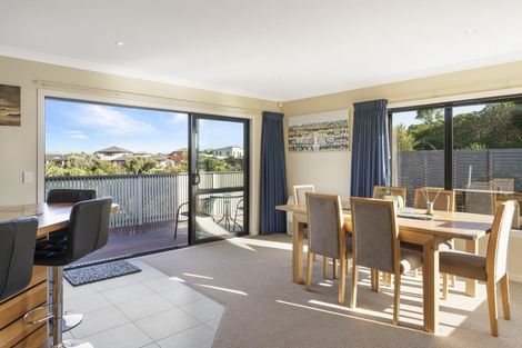 Photo of property in 25 Pateke Way, Paraparaumu Beach, Paraparaumu, 5032