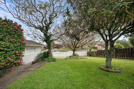 Photo of property in 18 Booralee Avenue, Botany Downs, Auckland, 2010