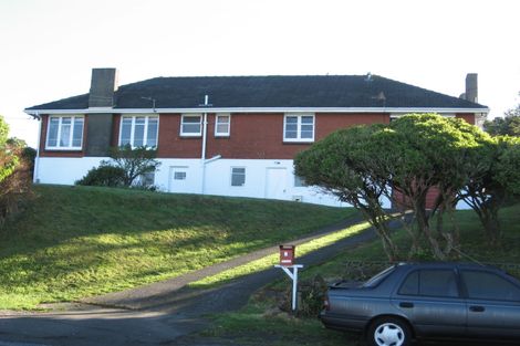 Photo of property in 3 Salford Street, Newlands, Wellington, 6037