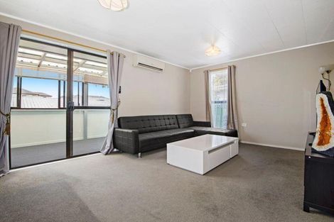 Photo of property in 32 Clendon Avenue, Papatoetoe, Auckland, 2025
