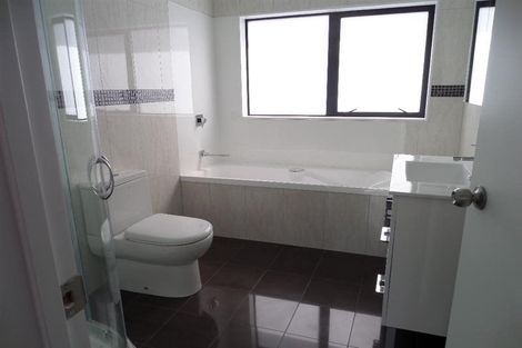 Photo of property in 3a Sherwood Avenue, Te Atatu South, Auckland, 0610