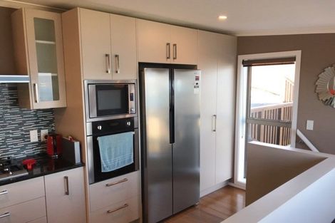 Photo of property in 6b Sunhaven Drive, Newlands, Wellington, 6037