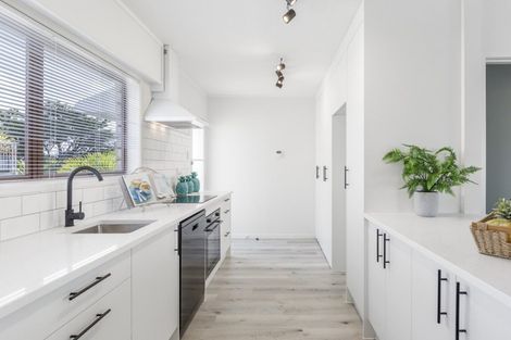 Photo of property in 1b Pleasant Road, Glen Eden, Auckland, 0602