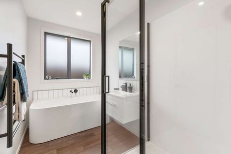 Photo of property in 28 Tahuna Minhinnick Drive, Glenbrook, 2681