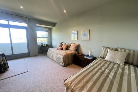 Photo of property in Beau Port Apartments, 30 The Crescent, Roseneath, Wellington, 6011