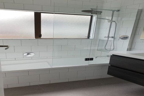 Photo of property in 14 Packham Place, Beach Haven, Auckland, 0626