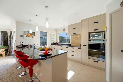 Photo of property in 76 Orotu Drive, Poraiti, Napier, 4112