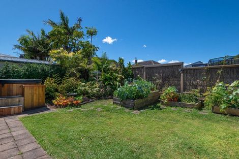 Photo of property in 2/13 Montgomery Avenue, Belmont, Auckland, 0622