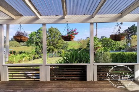 Photo of property in 9 Whaka Street, Maungaturoto, 0520