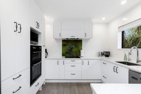 Photo of property in 2b Edgewater Parade, Waiuku, 2123