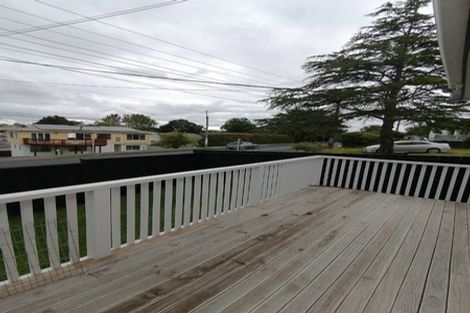 Photo of property in 1/111 Lincoln Park Avenue, Massey, Auckland, 0614