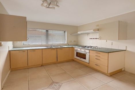 Photo of property in 4/520 Don Buck Road, Westgate, Auckland, 0614