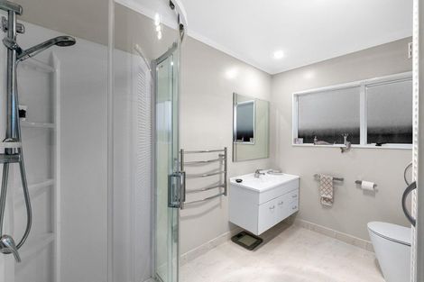 Photo of property in 2/10 Javelin Place, West Harbour, Auckland, 0618