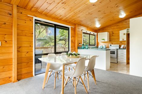 Photo of property in 27 Wirihana Road, Titirangi, Auckland, 0604