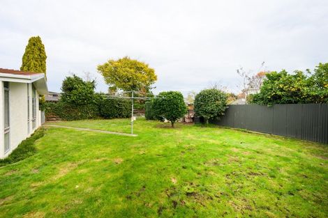 Photo of property in 24 Wikiriwhi Crescent, Awapuni, Palmerston North, 4412