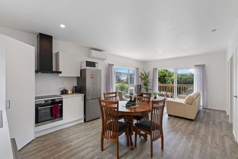 Photo of property in 15 Rosario Crescent, Red Beach, 0932