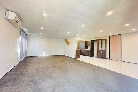 Photo of property in 24 Starforth Place, Henderson, Auckland, 0612