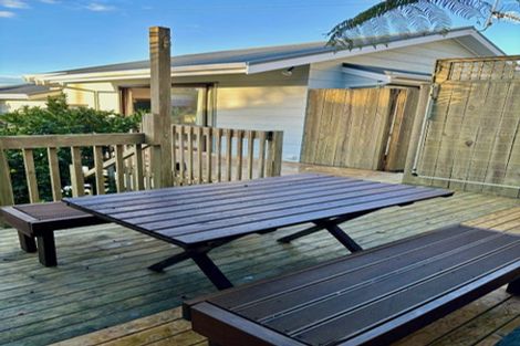 Photo of property in 2/11 Sunhaven Avenue, Glenfield, Auckland, 0629